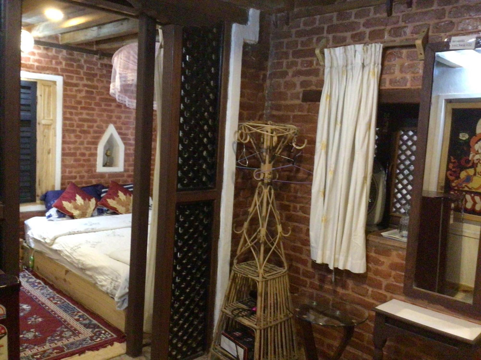 Yamba Traditional Home Lalitpur Экстерьер фото