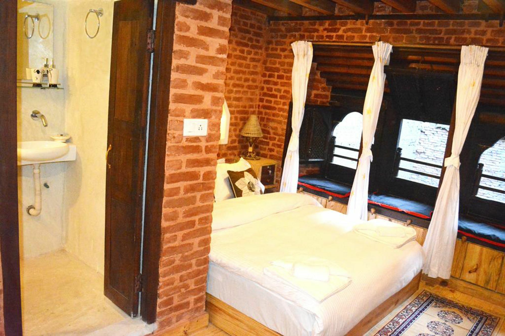 Yamba Traditional Home Lalitpur Экстерьер фото